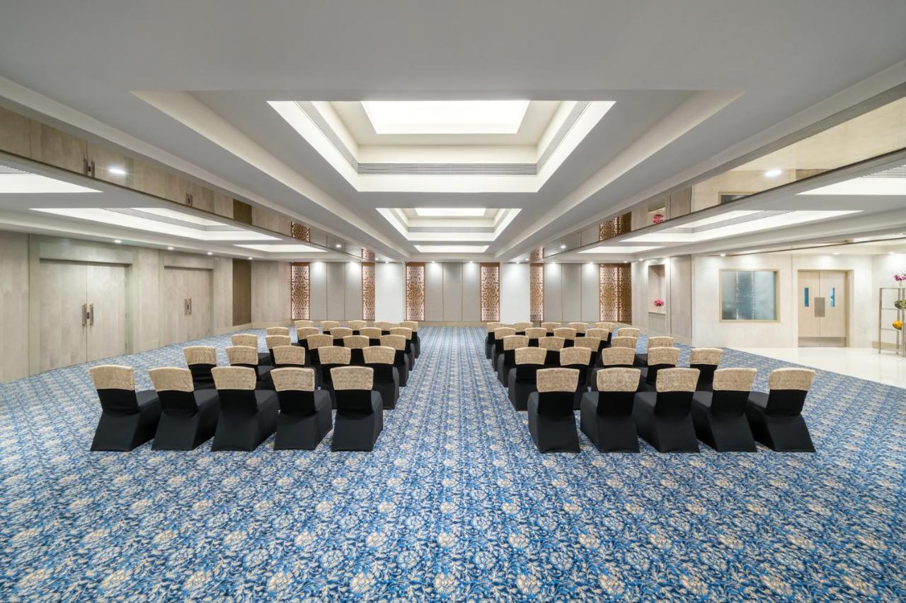 Vivanta Ahmedabad Sg Highway Экстерьер фото