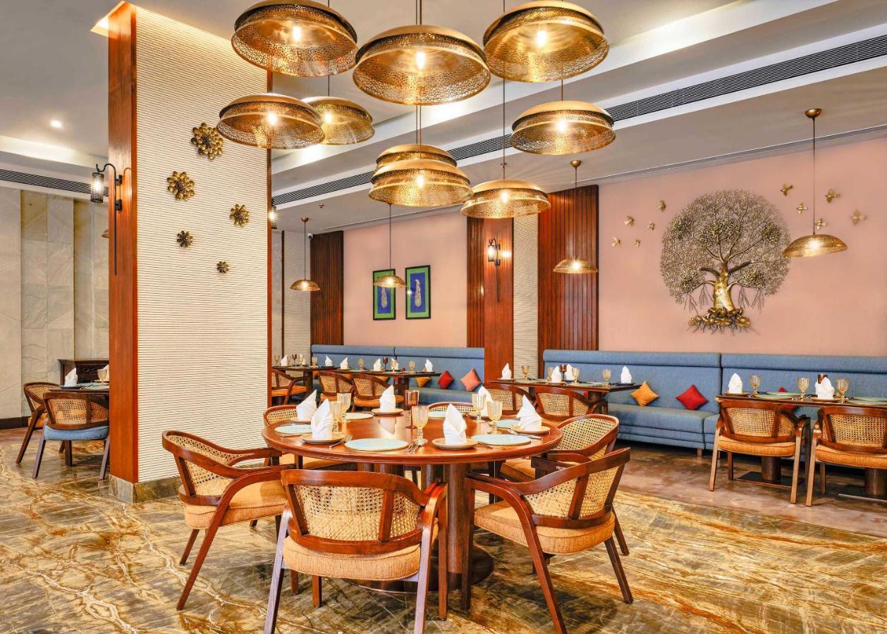 Vivanta Ahmedabad Sg Highway Экстерьер фото