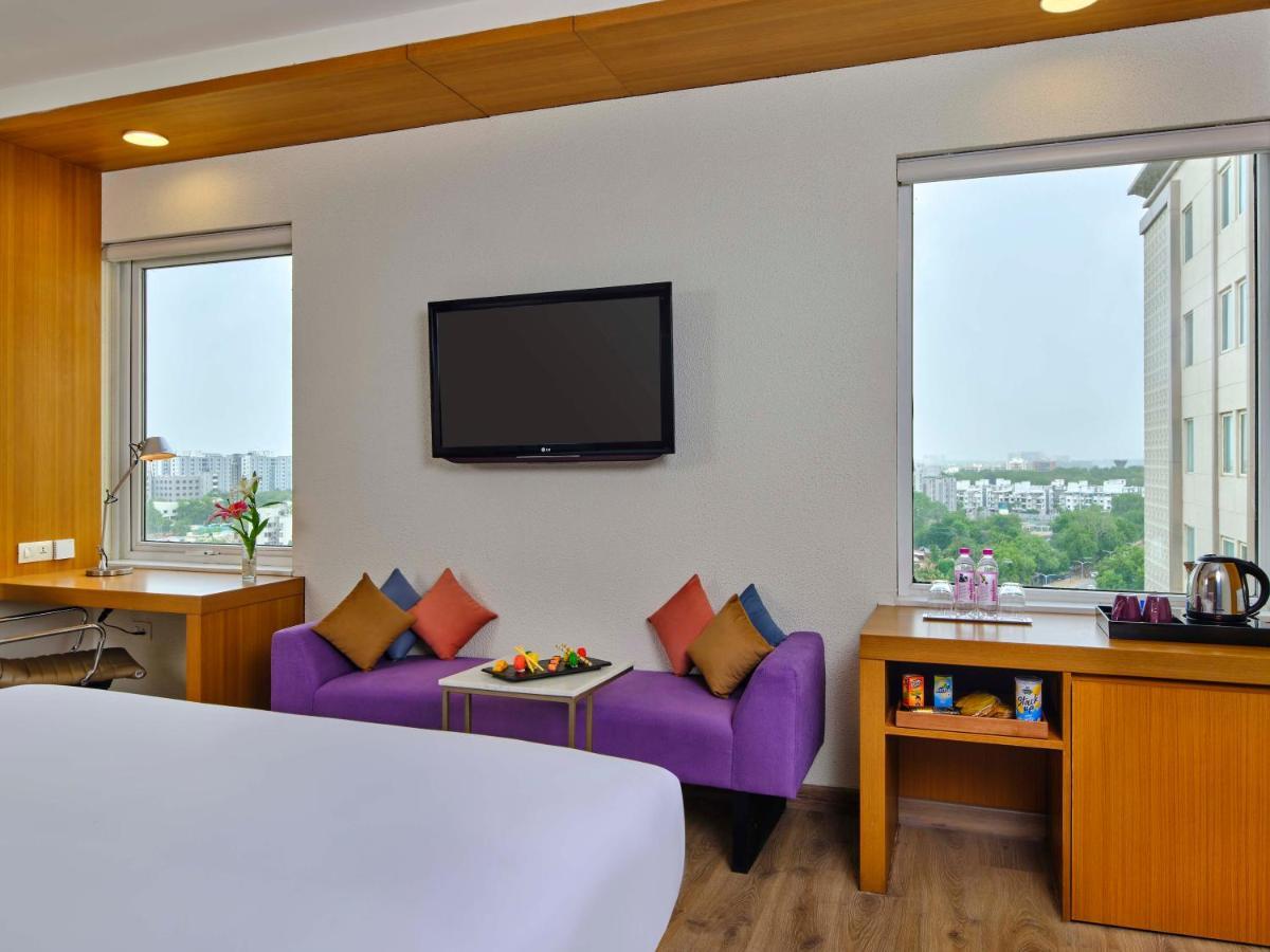 Vivanta Ahmedabad Sg Highway Экстерьер фото