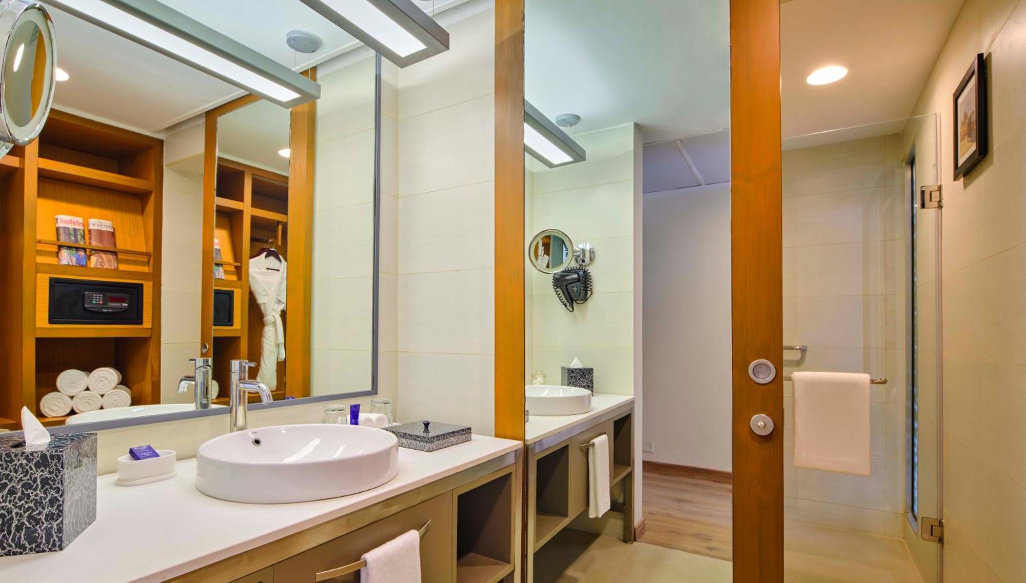 Vivanta Ahmedabad Sg Highway Экстерьер фото
